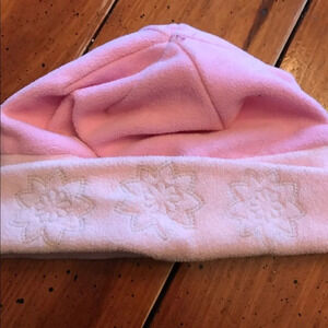 Pink hat and gloves set. Snowflake embroidery
